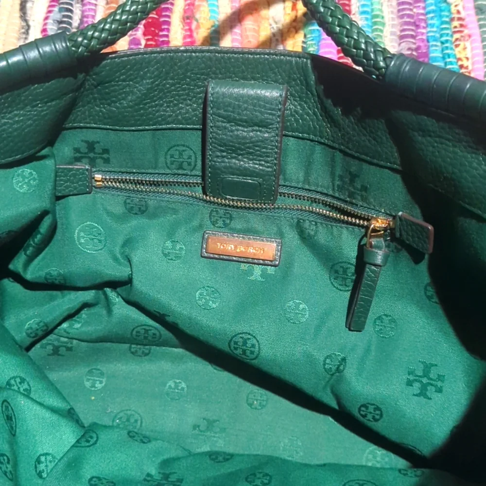 Forest green Tory Burch purse - Picture 4 of 5